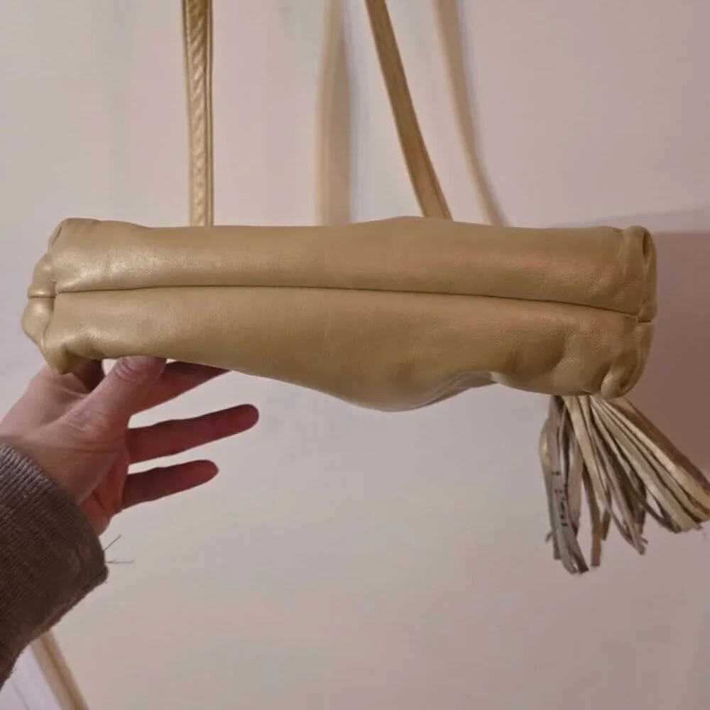 ✨️Vintage✨️ 1980s Gold Metallic Atalla Handbag with Tassle